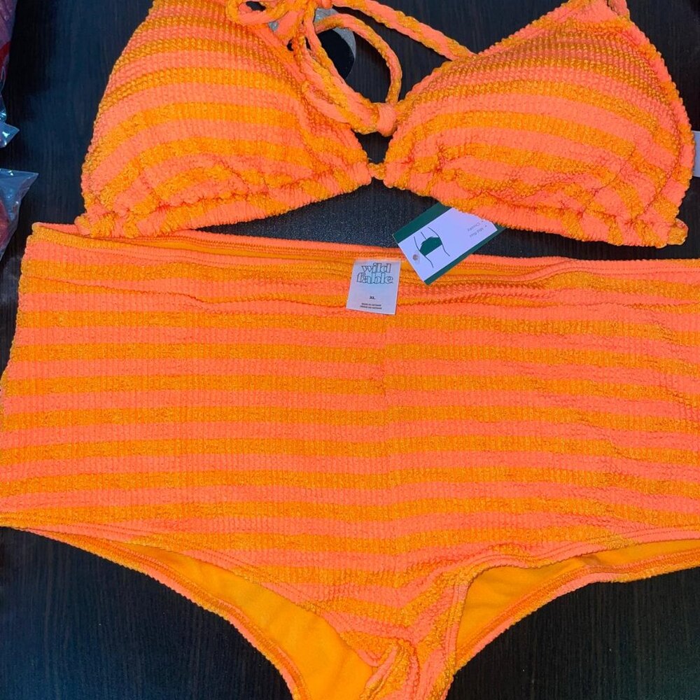 NWT Lot of 10 Brand New Women's Swimsuits | Tops, Bottoms, One-Piece |MSRP $200+ - Picture 11 of 15